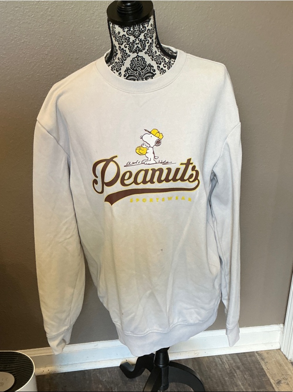 Peanuts Crewneck Sweatshirt - White with Yellow & Brown Graphics Size M